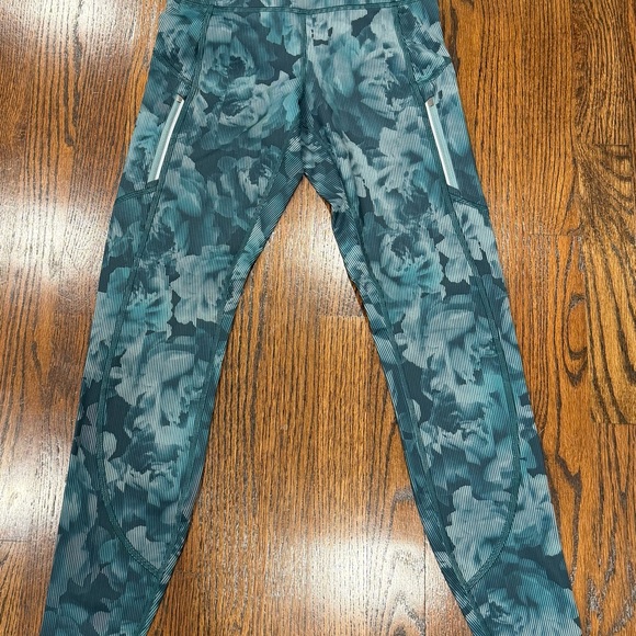 Athleta Green Floral Patterned Leggings - Picture 5 of 7
